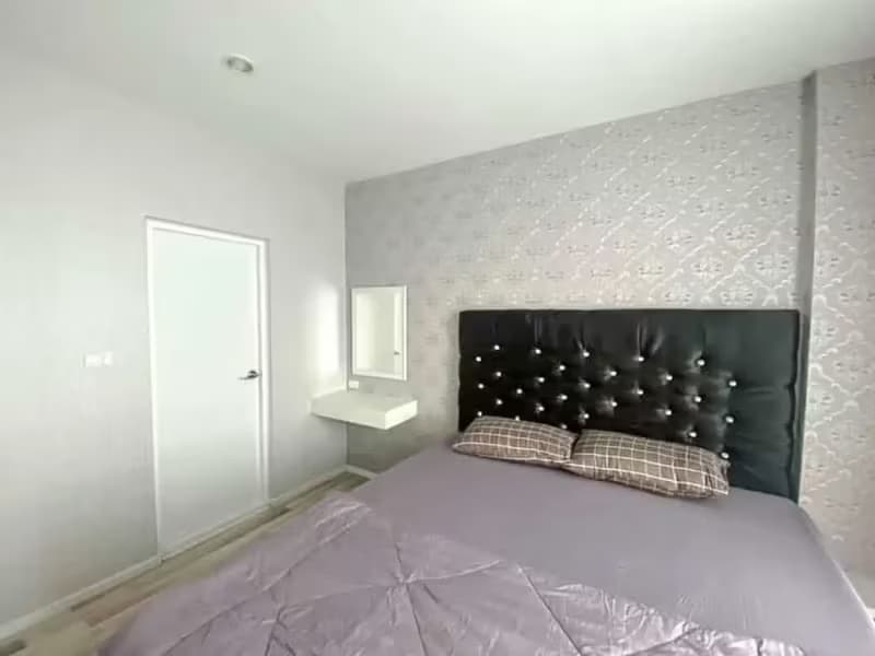 1 Bedroom Condo