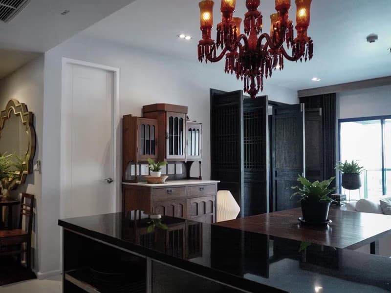   Royal Maneeya Executive Residence