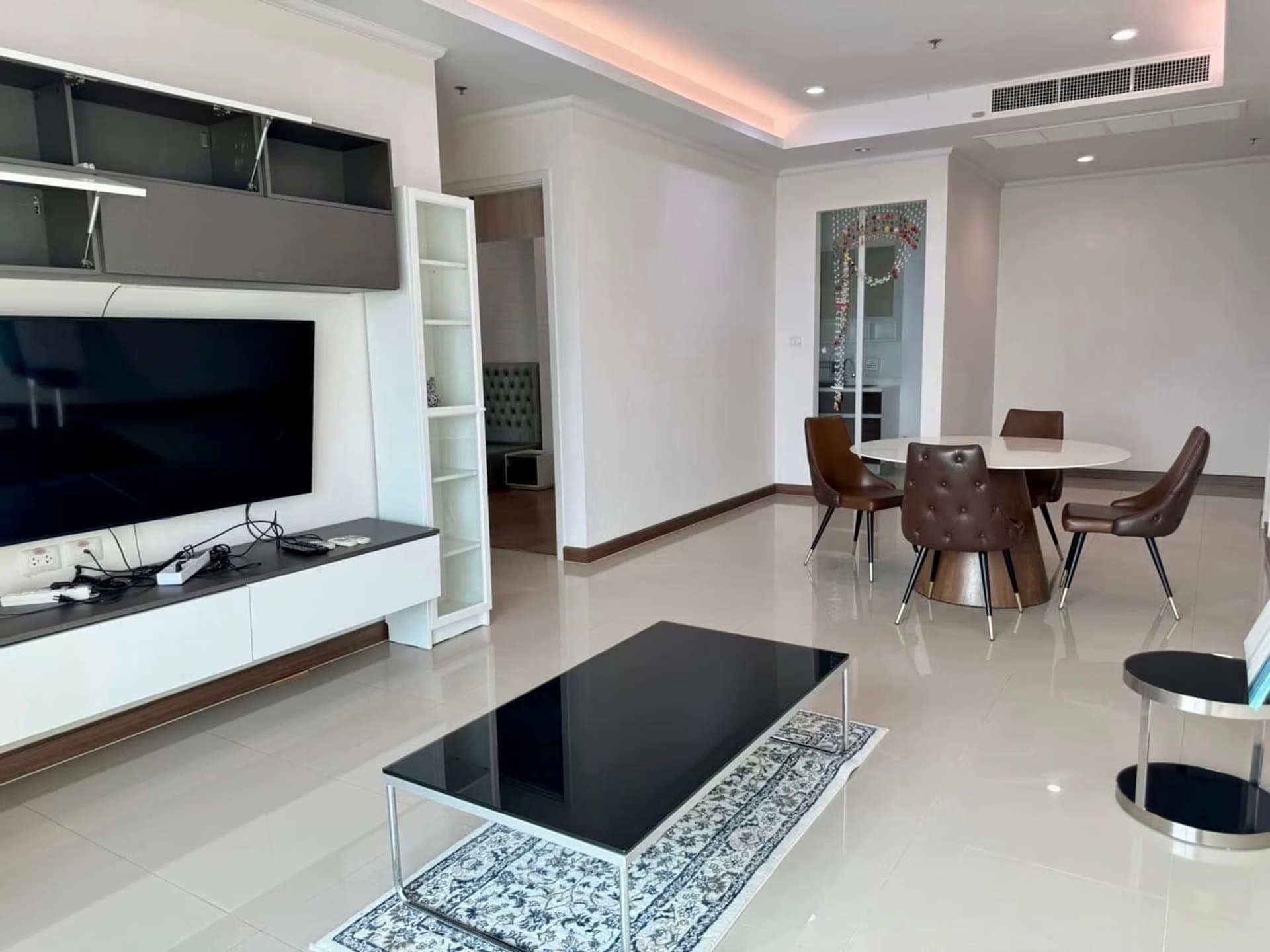 2 Bed Condo for Sale in Ratchathewi - Image 1