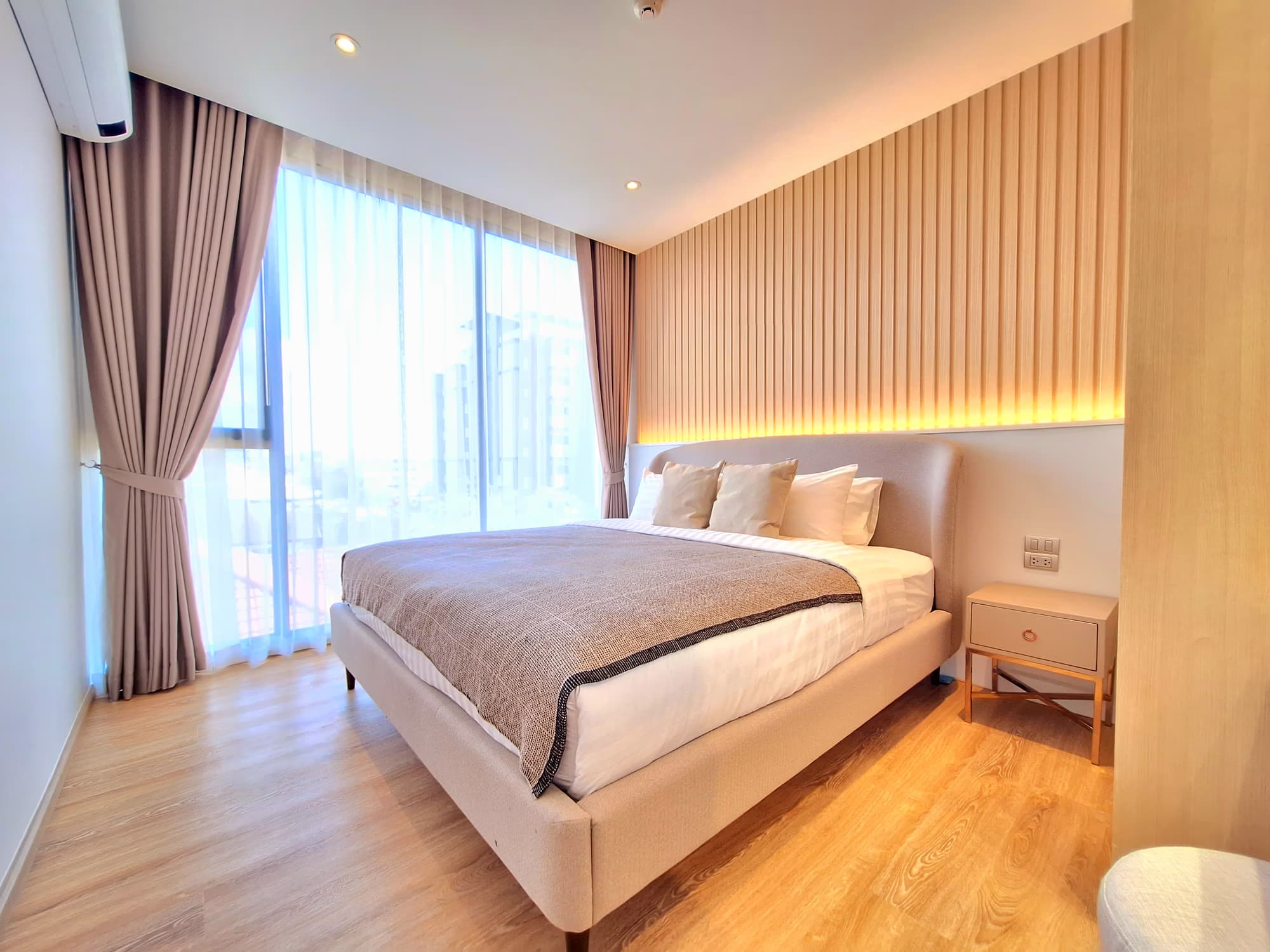 Condo for Rent at Bearing Residence - Image 6