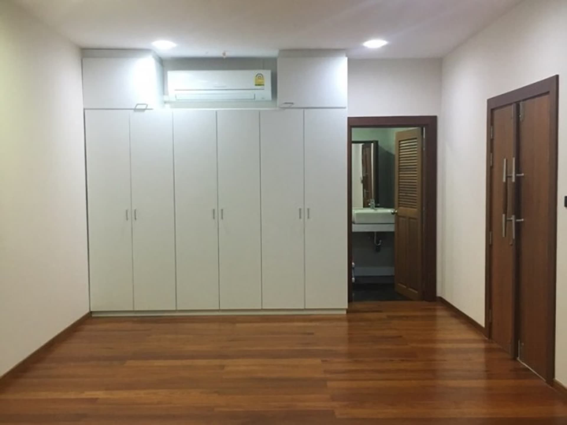 4 卧室 别墅 用于 出售 在 Hang Dong District - Image 5