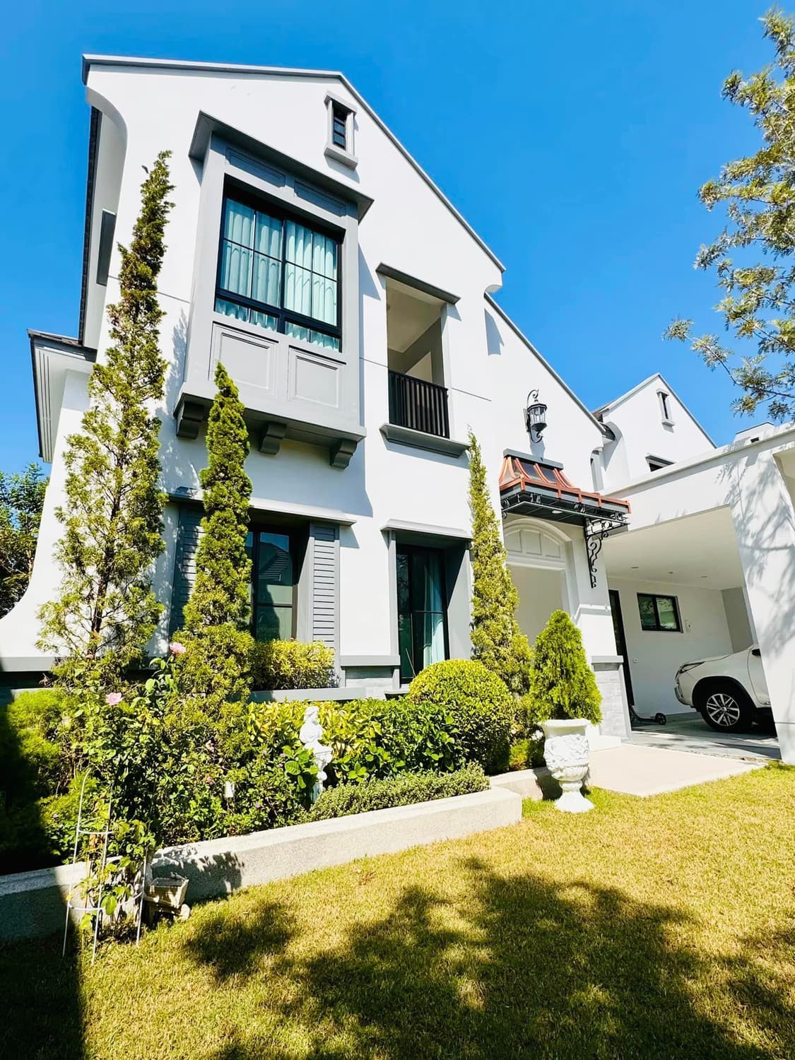 House for Rent, Sale at Nantawan Rama 9 - Krungthepkreetha - Image 1