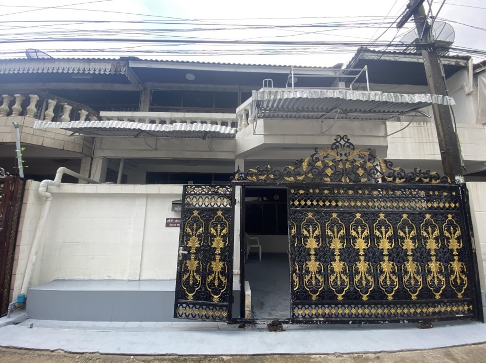 3 Bed House for Rent in Khlong Toei - Image 1