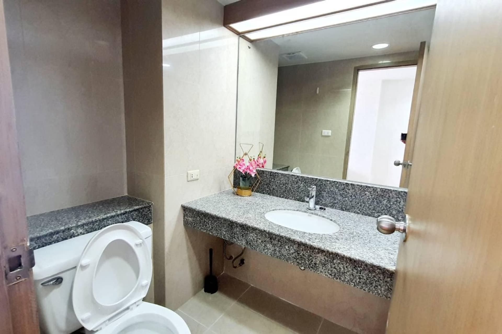  - Image 4