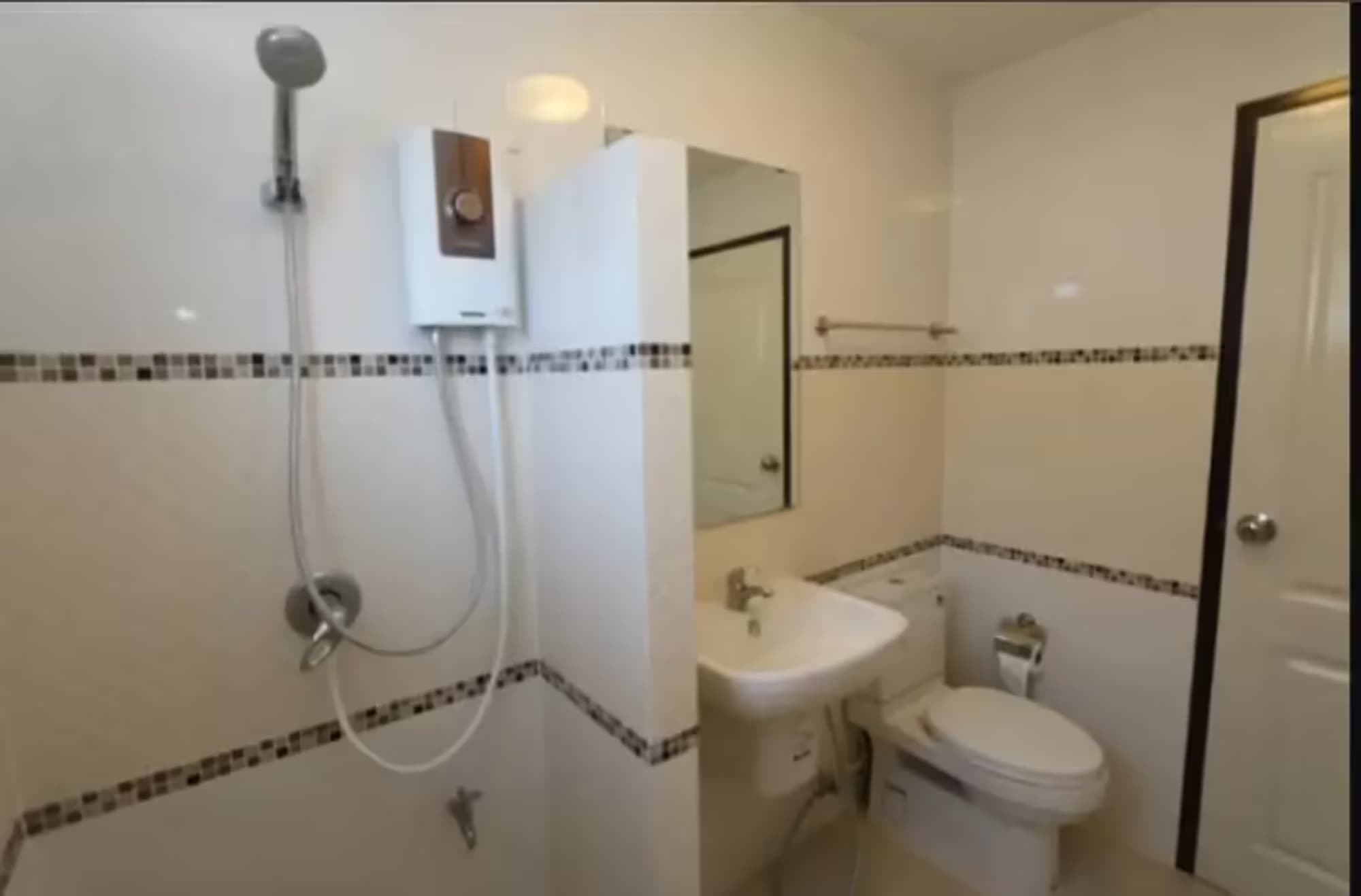 3 Bedroom House - Image 8