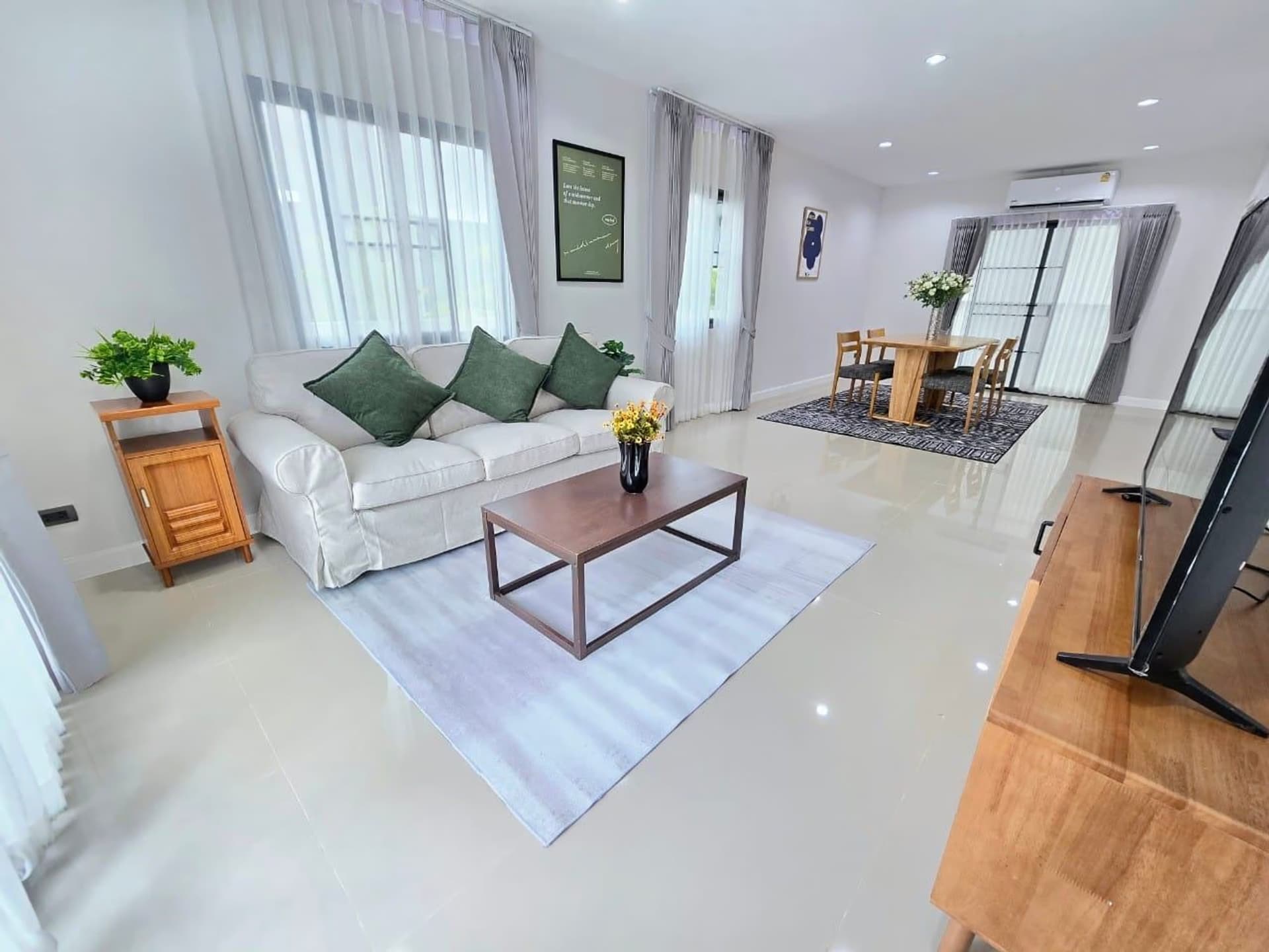 3 Bed House for Rent in Saraphi - Image 2