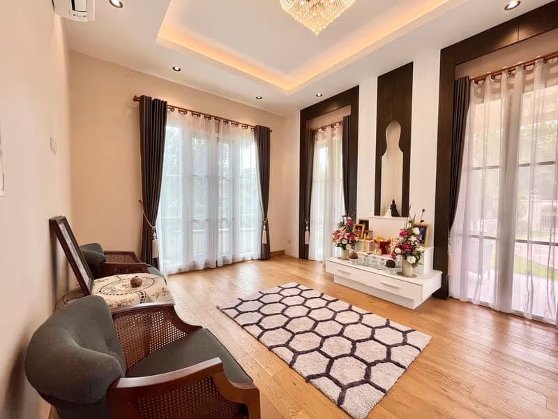 Luxury Pool Villa Next To Lake in Summit Green Valley