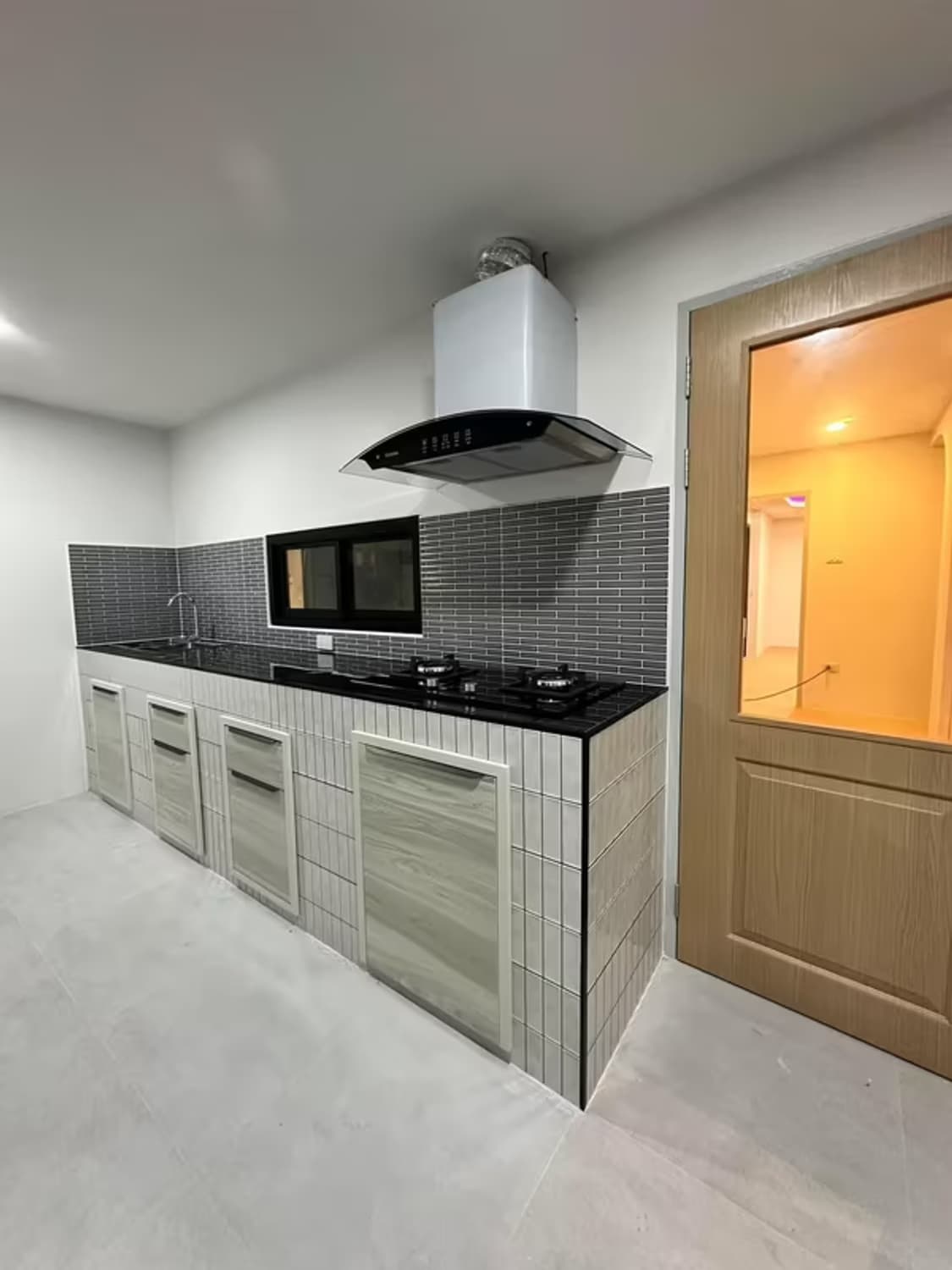  - Image 4