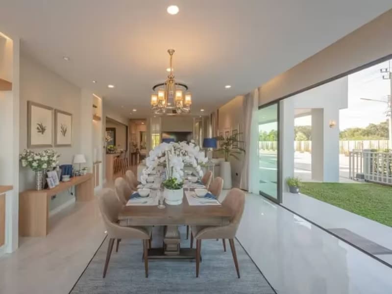 6 Bedroom House