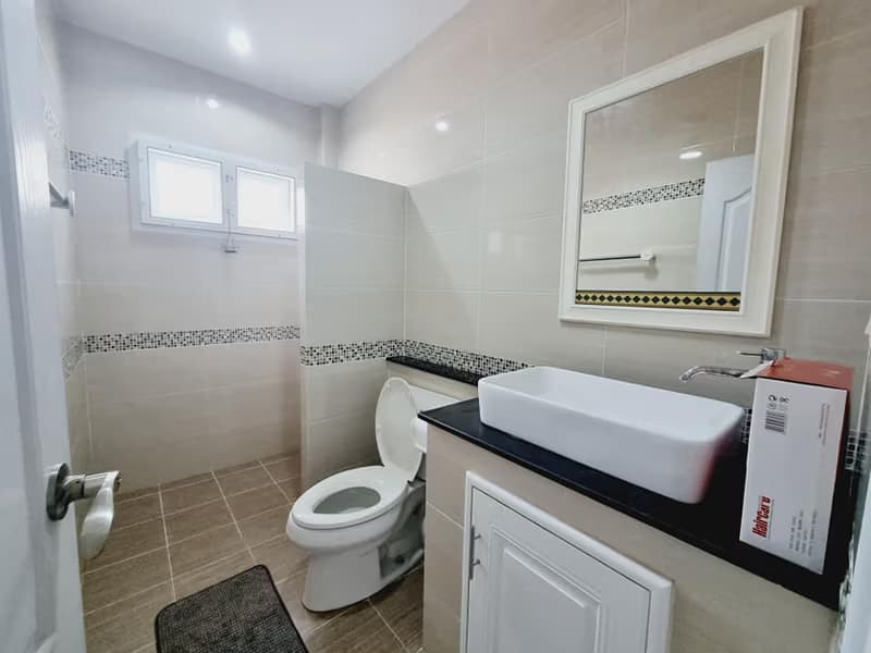 5 Bed House for Rent in Saraphi
