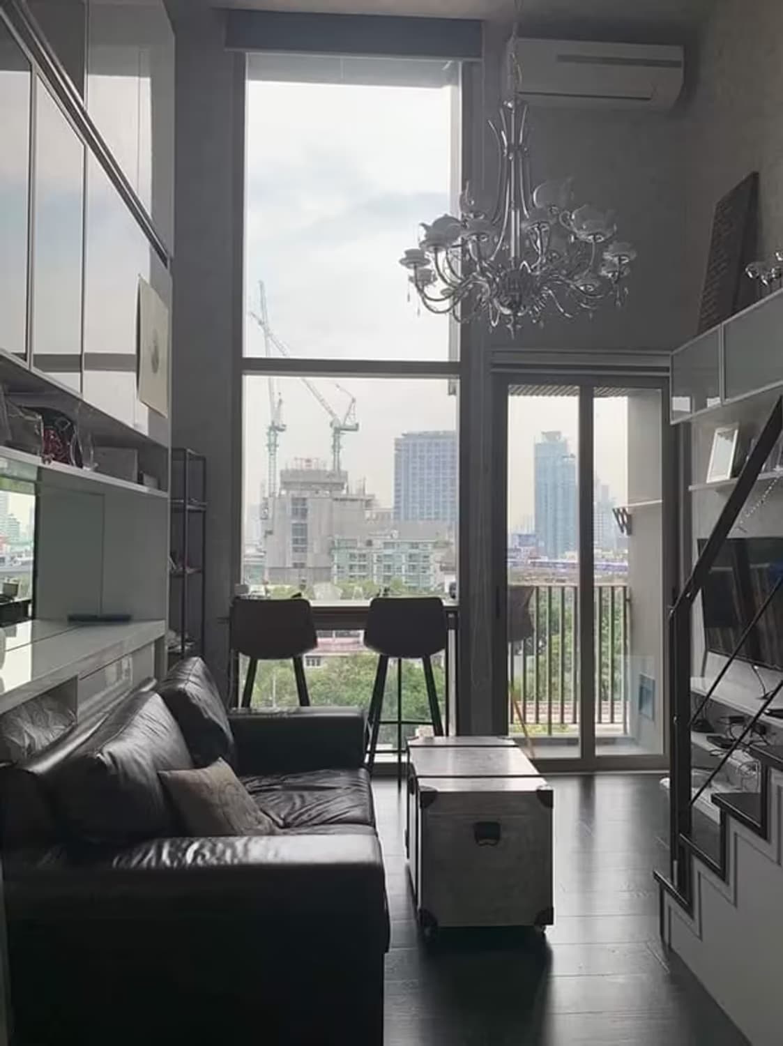 1 Bedroom Condo - Image 1