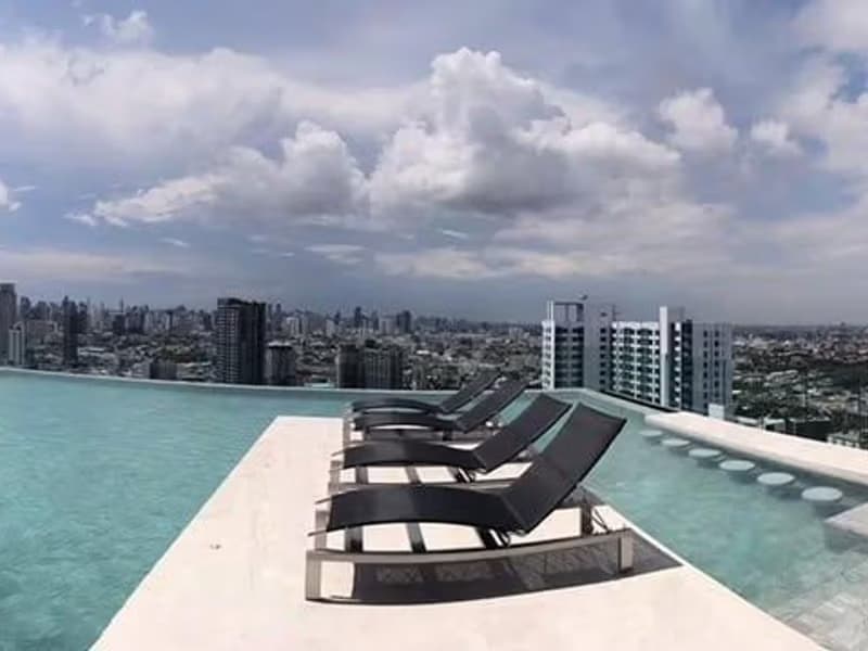 1 Bedroom Condo