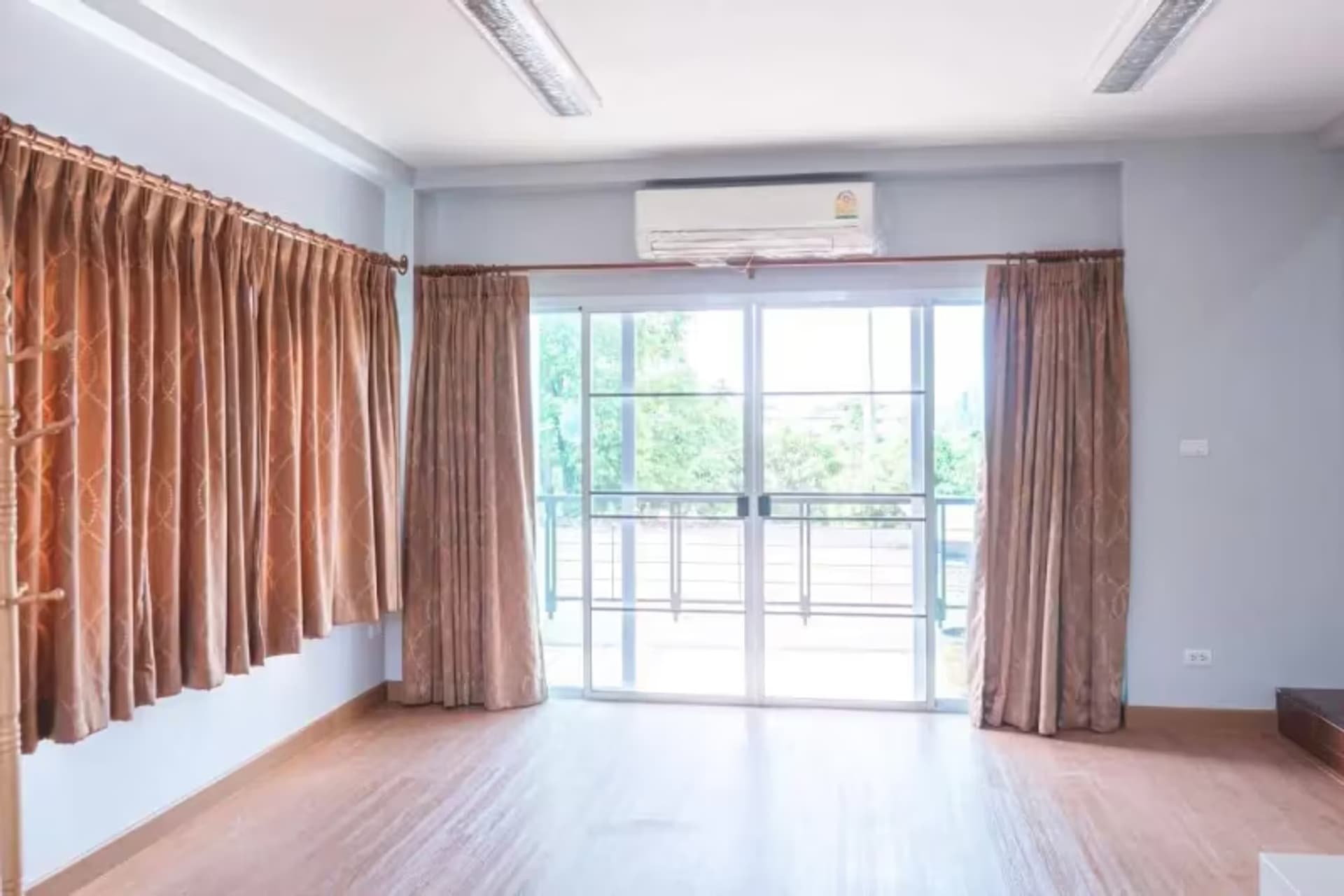 4 Bedroom House - Image 7