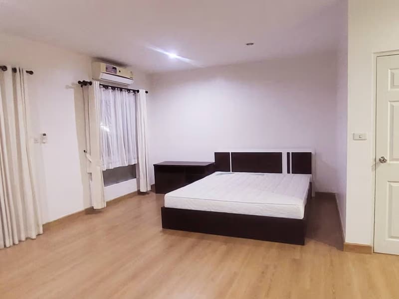 4 Bed House for Rent in San Kamphaeng District
