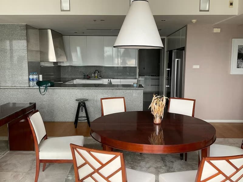 Condo for Sale at The Met Condominium