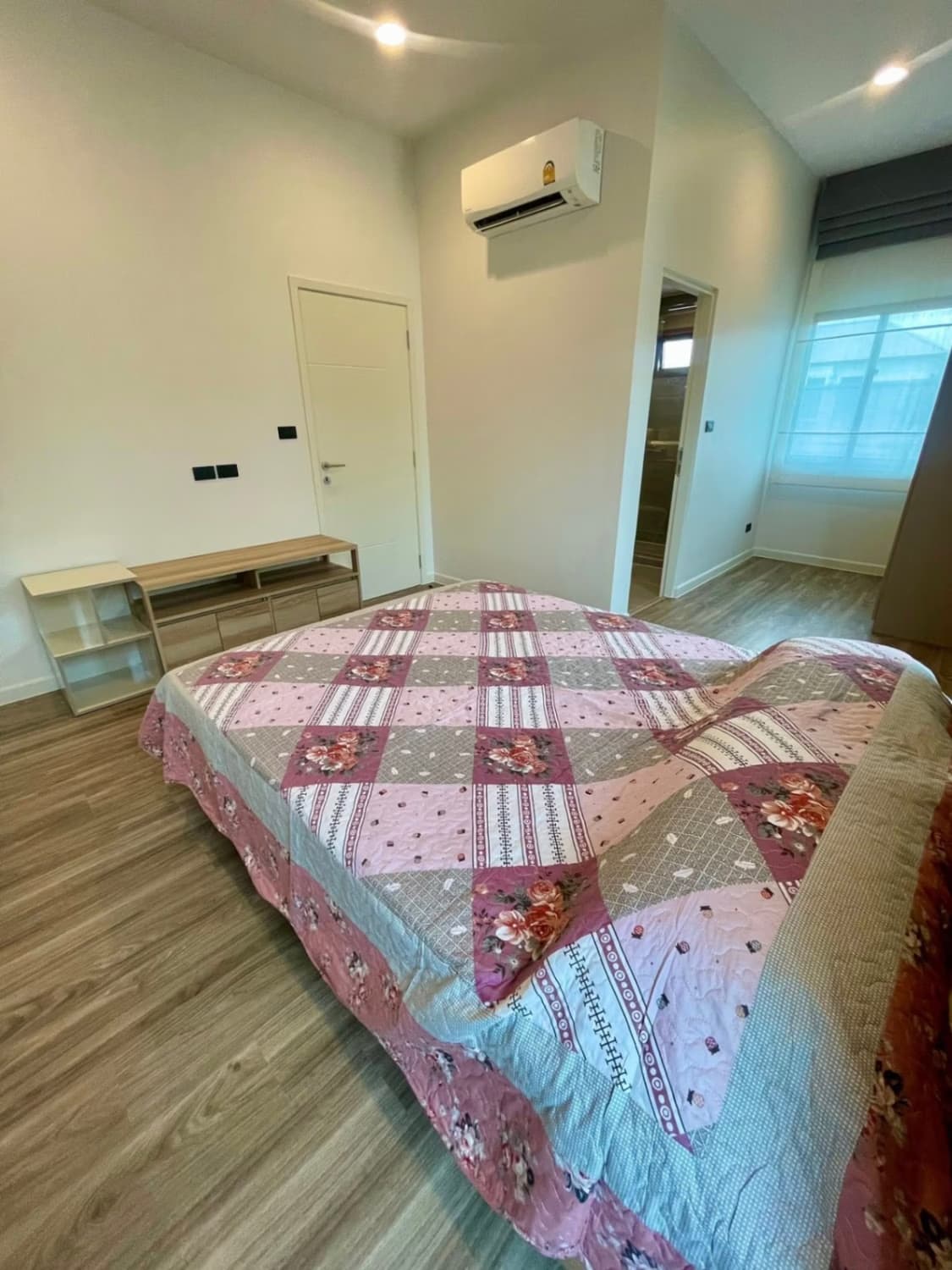 4 Bed House for Rent in Bang Kapi - Image 12