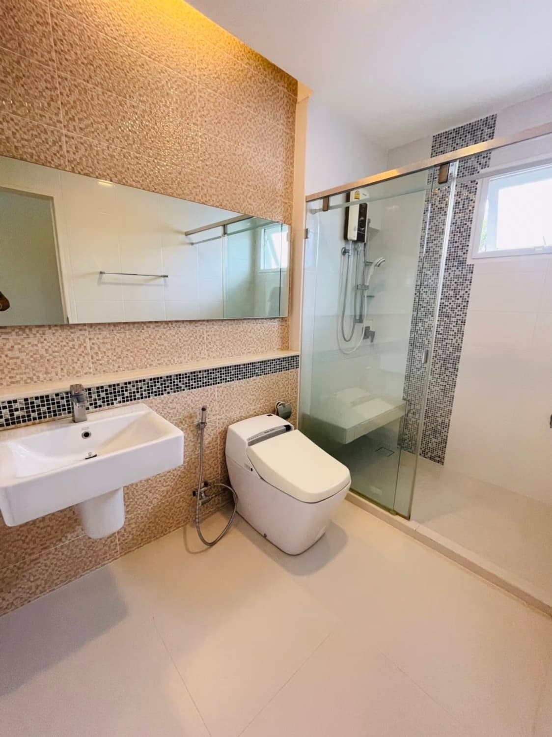4 Bedroom House - Image 15