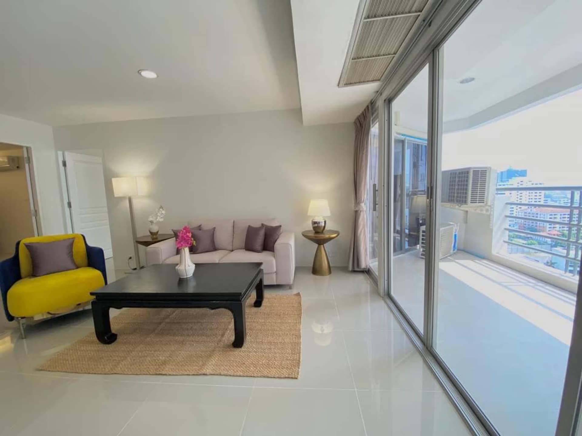 4 Bed Condo for Rent and Sale in Khlong Toei - Image 10