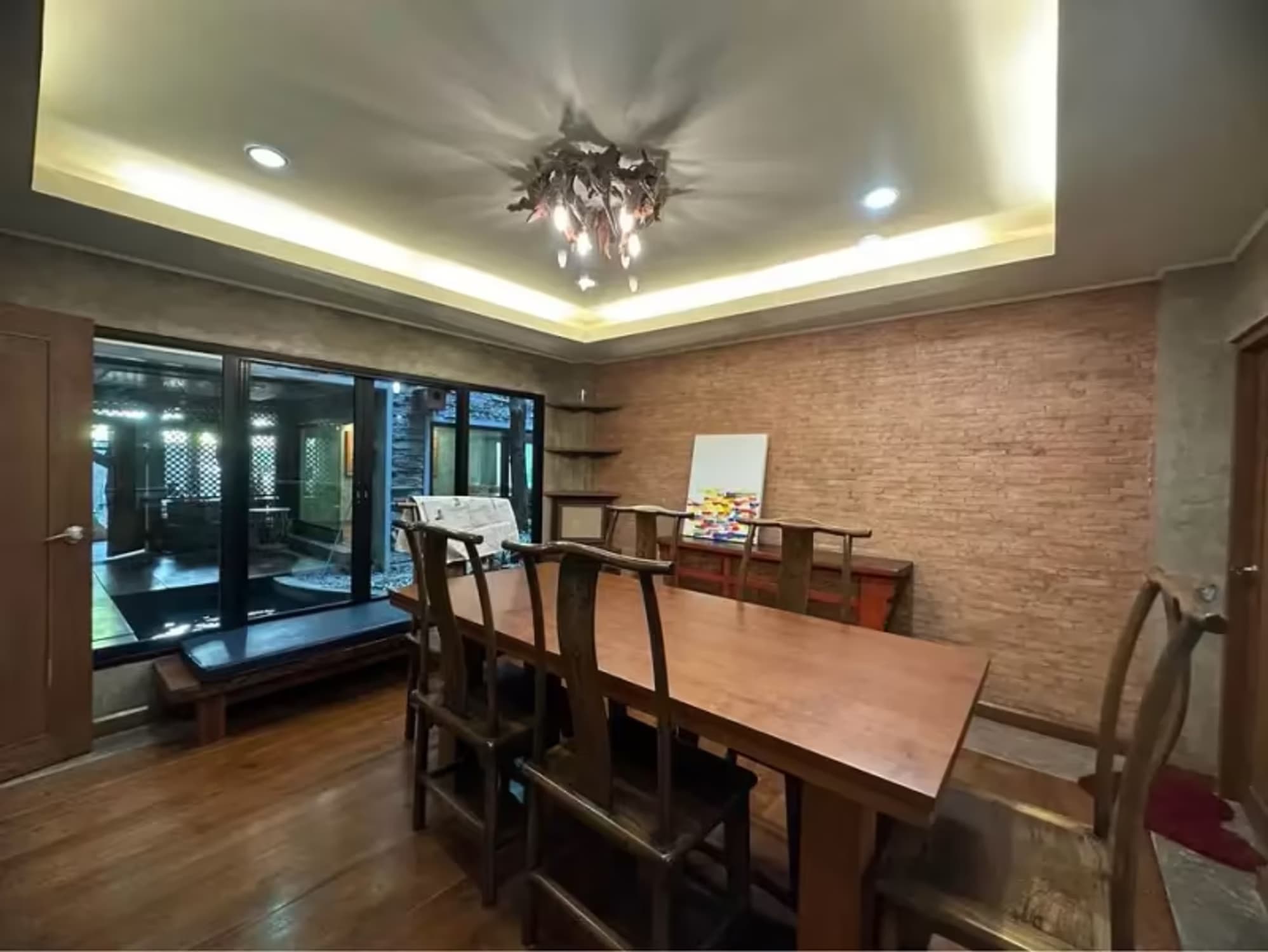 6 Bedroom House - Image 21