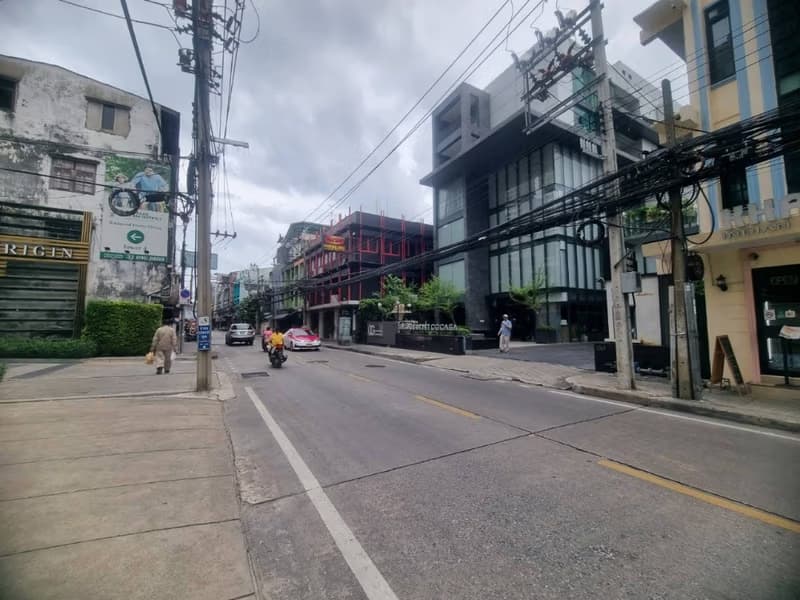 3 Bed Commercial for Rent and Sale in Khlong Toei