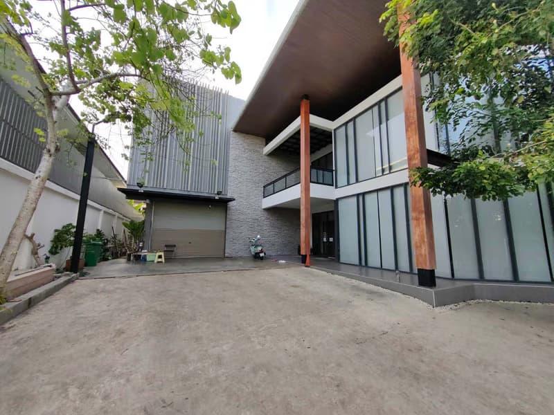 Land, Warehouse for Sale in Phra Khanong