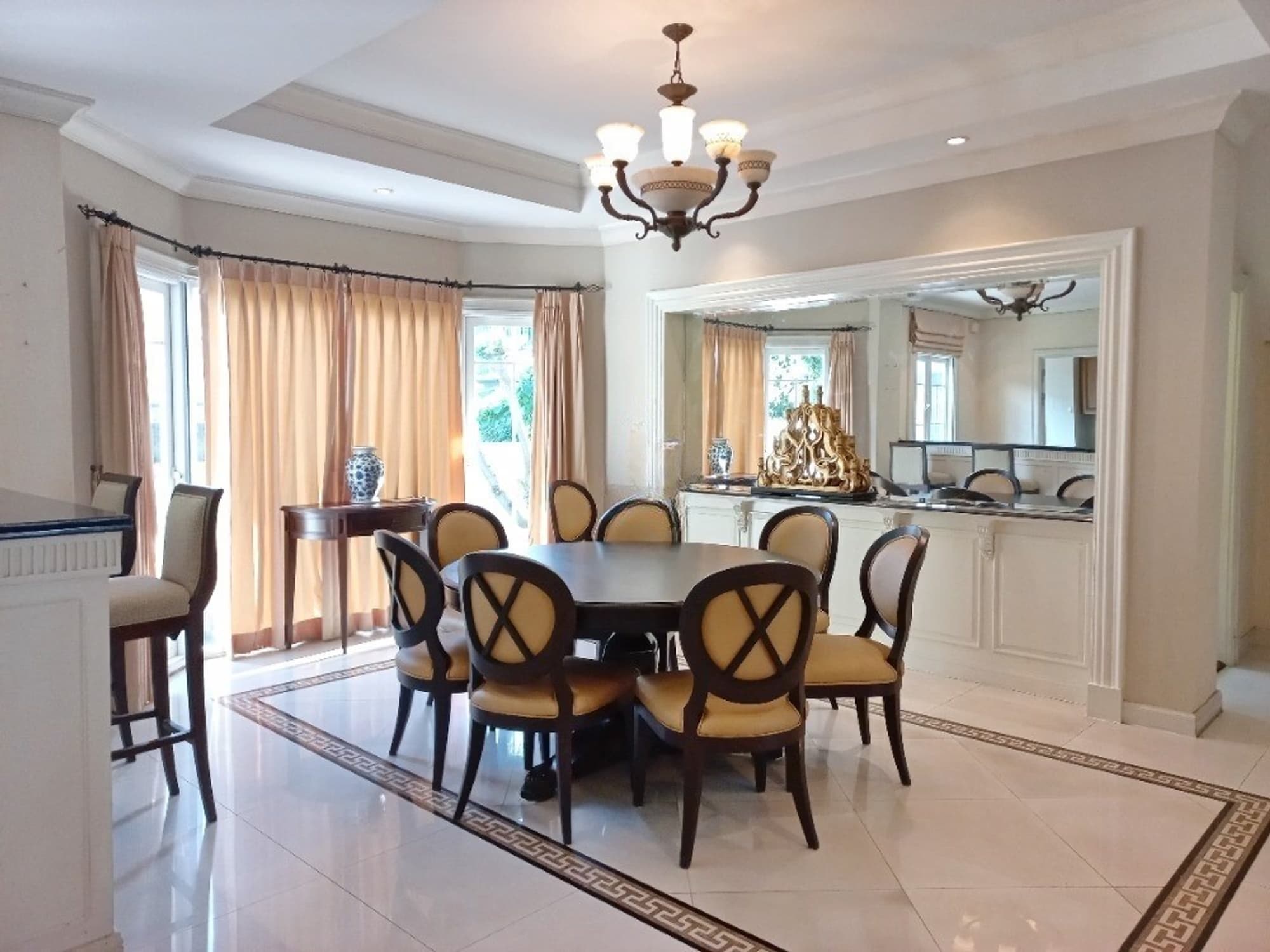 4 Bed House for Rent in Phra Khanong - Image 3