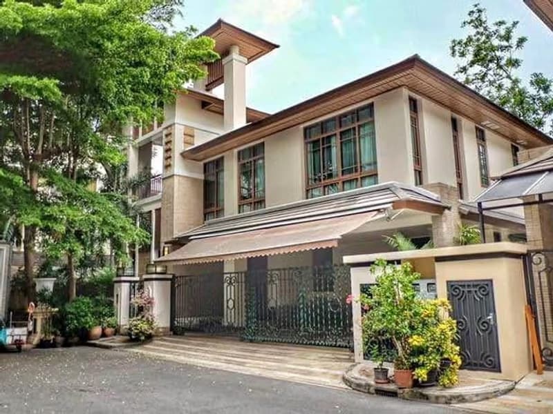 5 Bedroom House