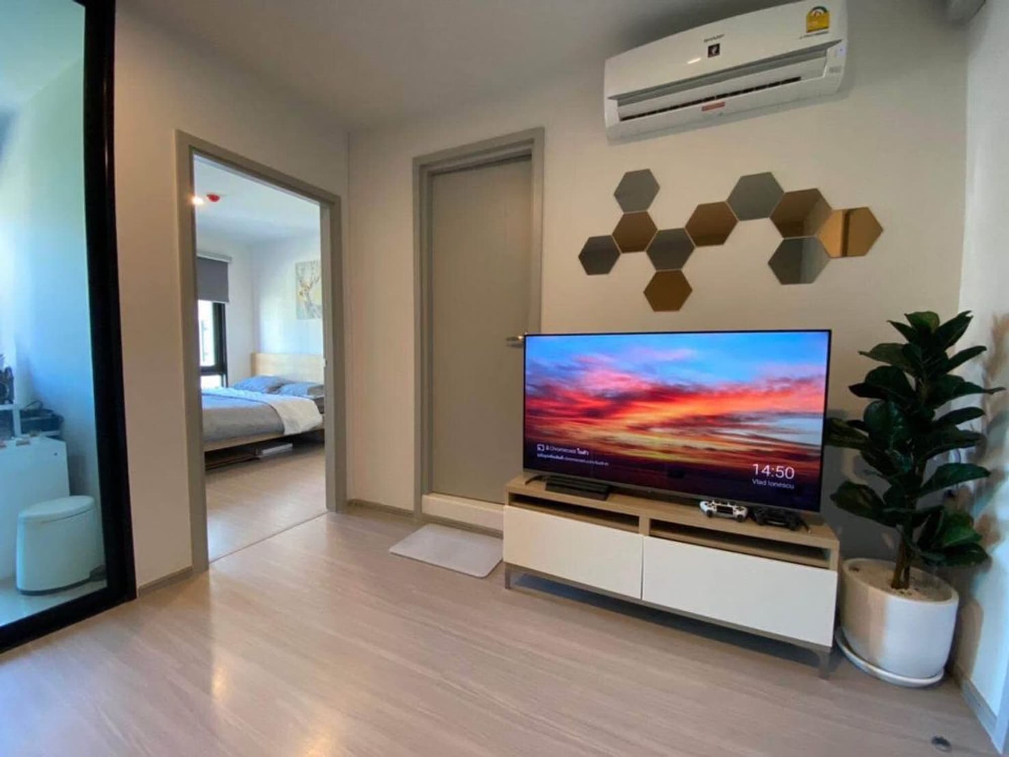 1 Bed Condo for Rent  Near Phra Ram 9 MRT - Image 2