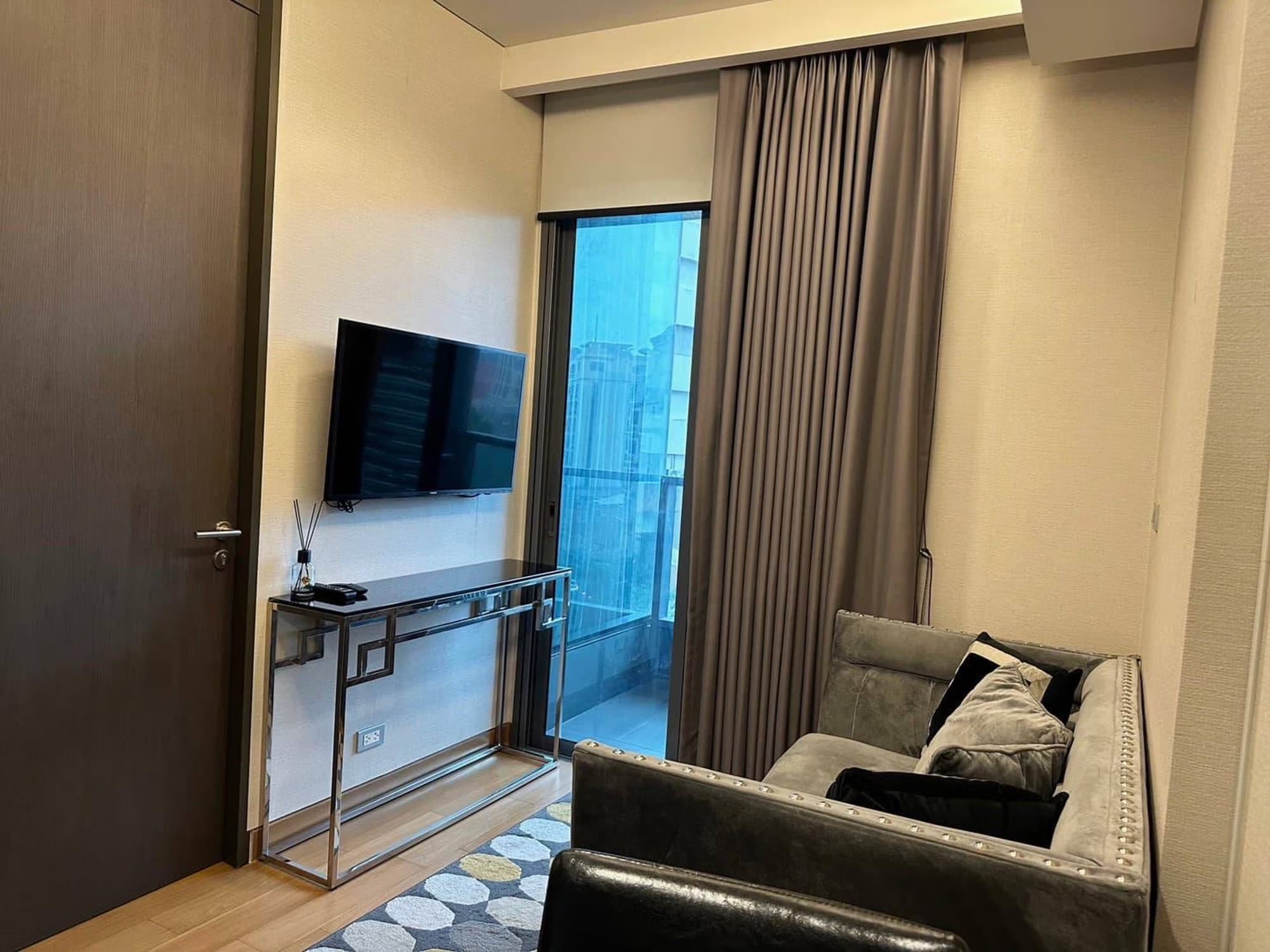 1 Bedroom Condo - Image 2