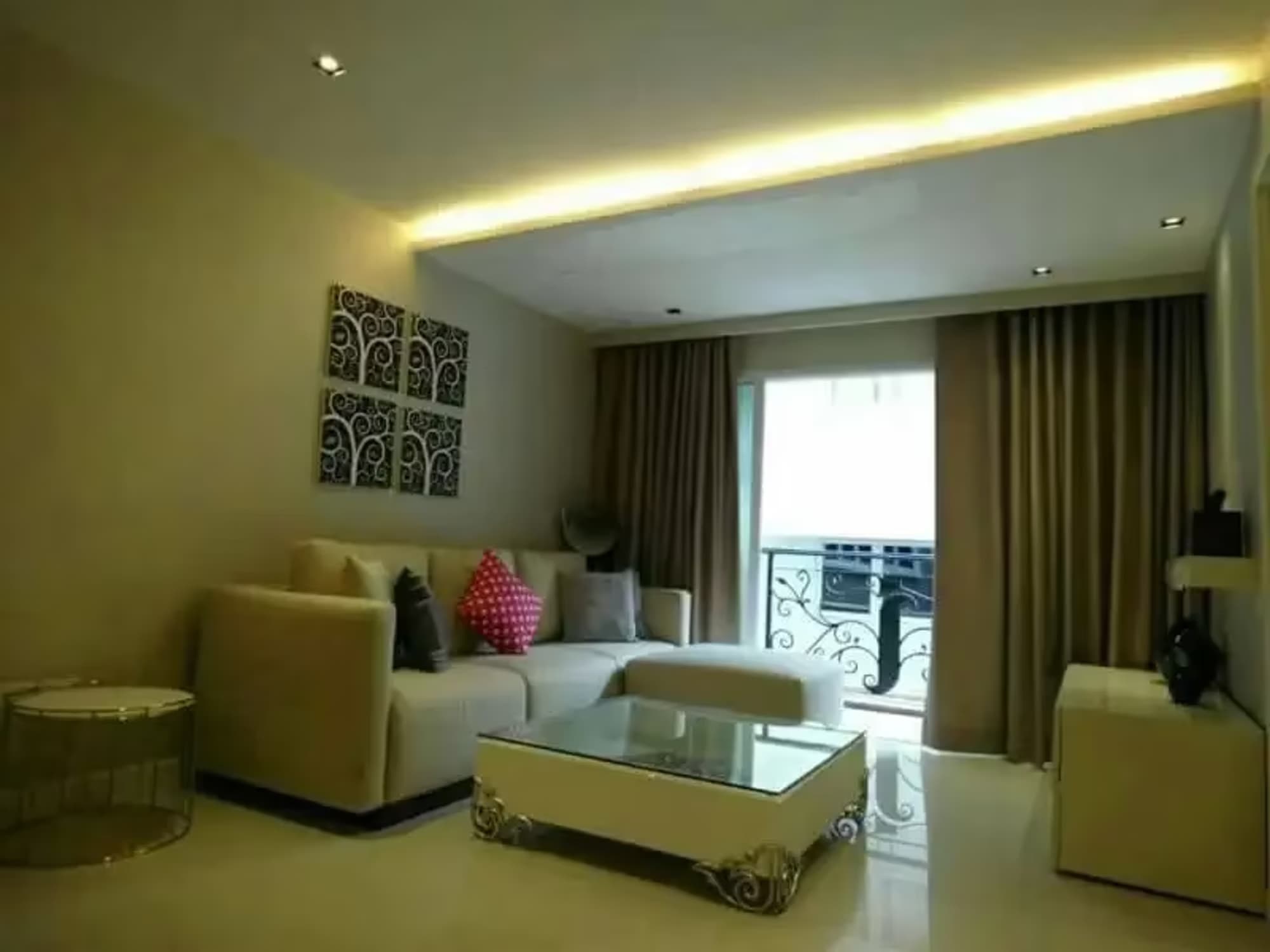 3 Bedroom Condo - Image 1