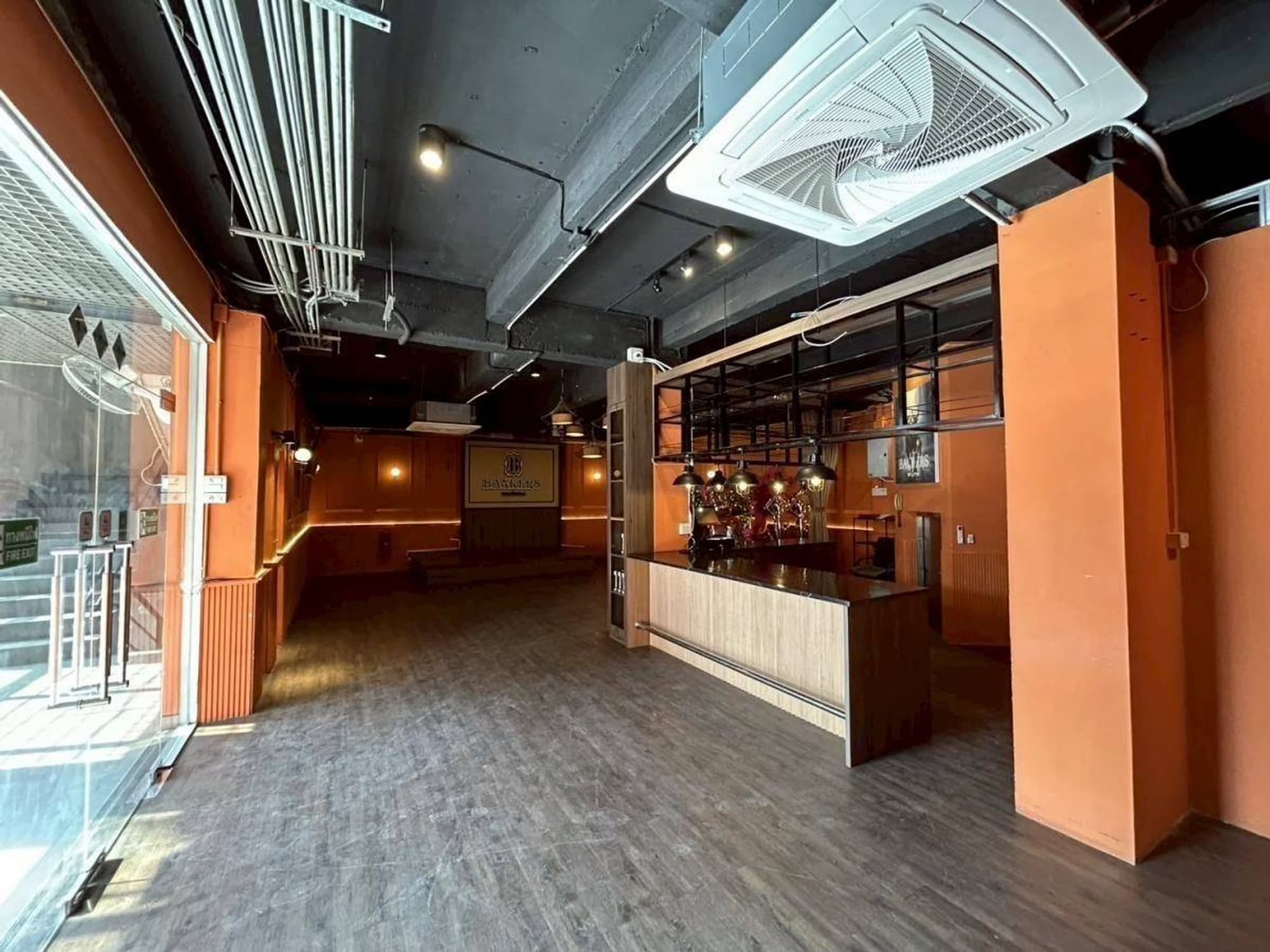 3 Bed Commercial for Rent in Khlong Toei - Image 2