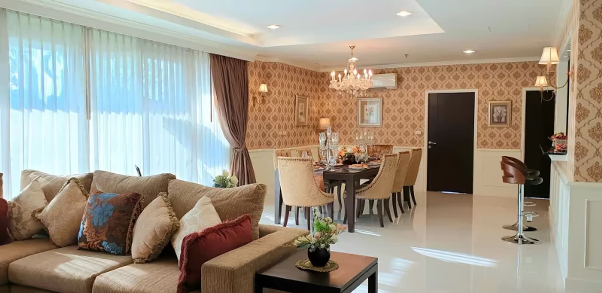 4 Bedroom Condo - Image 1