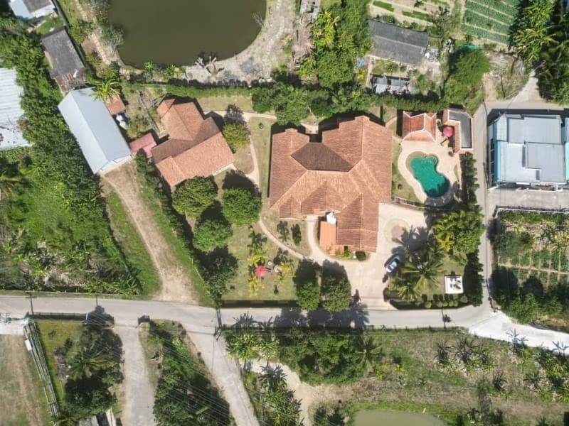6 Bed House for Sale in Saraphi District