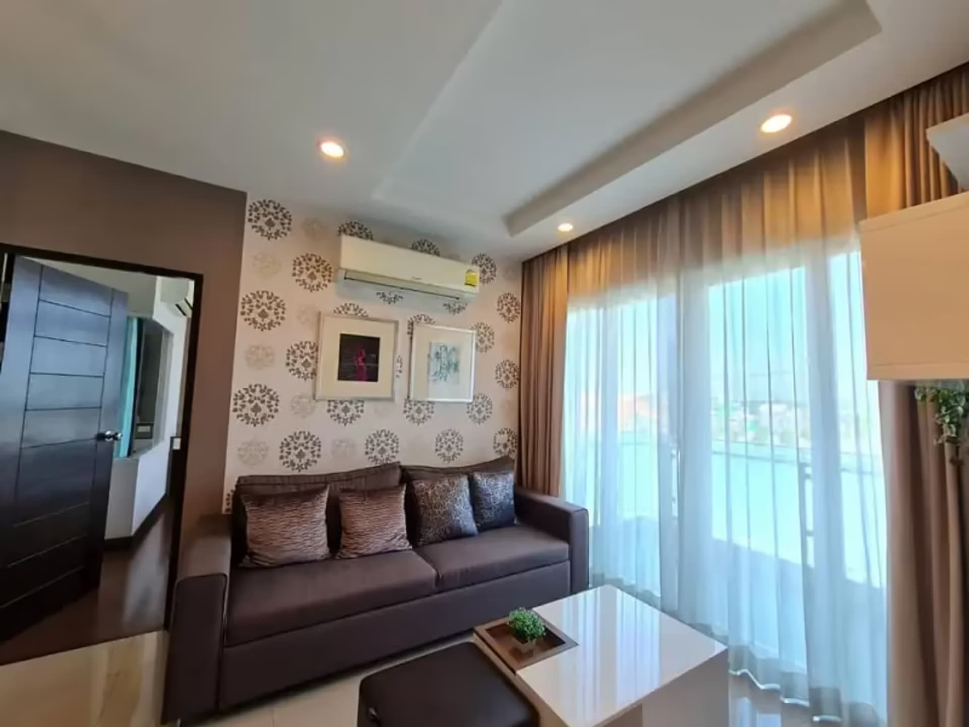 1 Bedroom Condo - Image 1