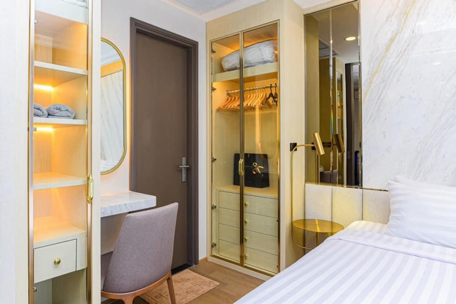 1 ห้องนอน คอนโด สำหรับ จำหน่าย ใน Bang Rak - Image 4