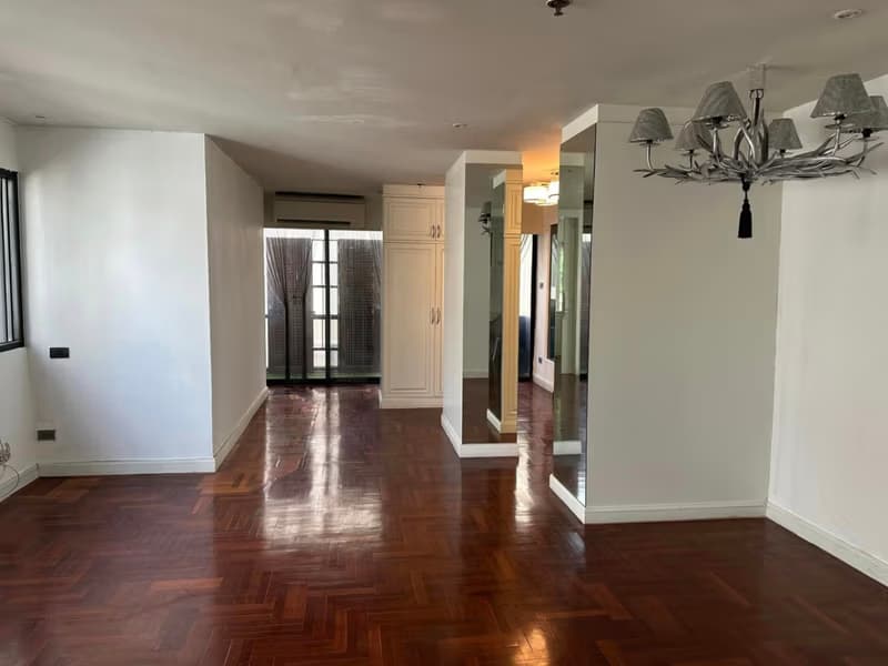 4 Bed Condo for Sale in Khlong San