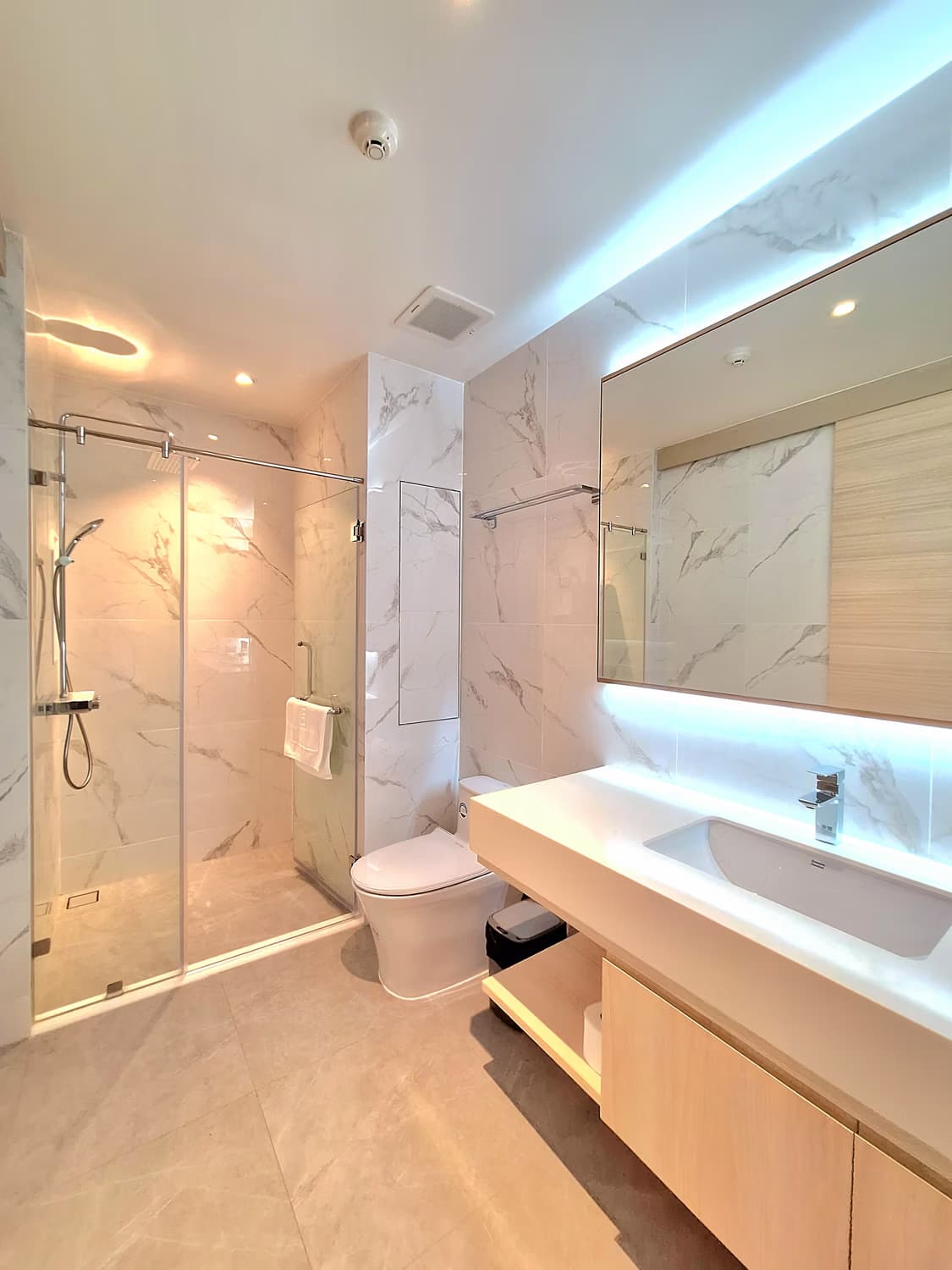 Condo for Rent at Bearing Residence - Image 5
