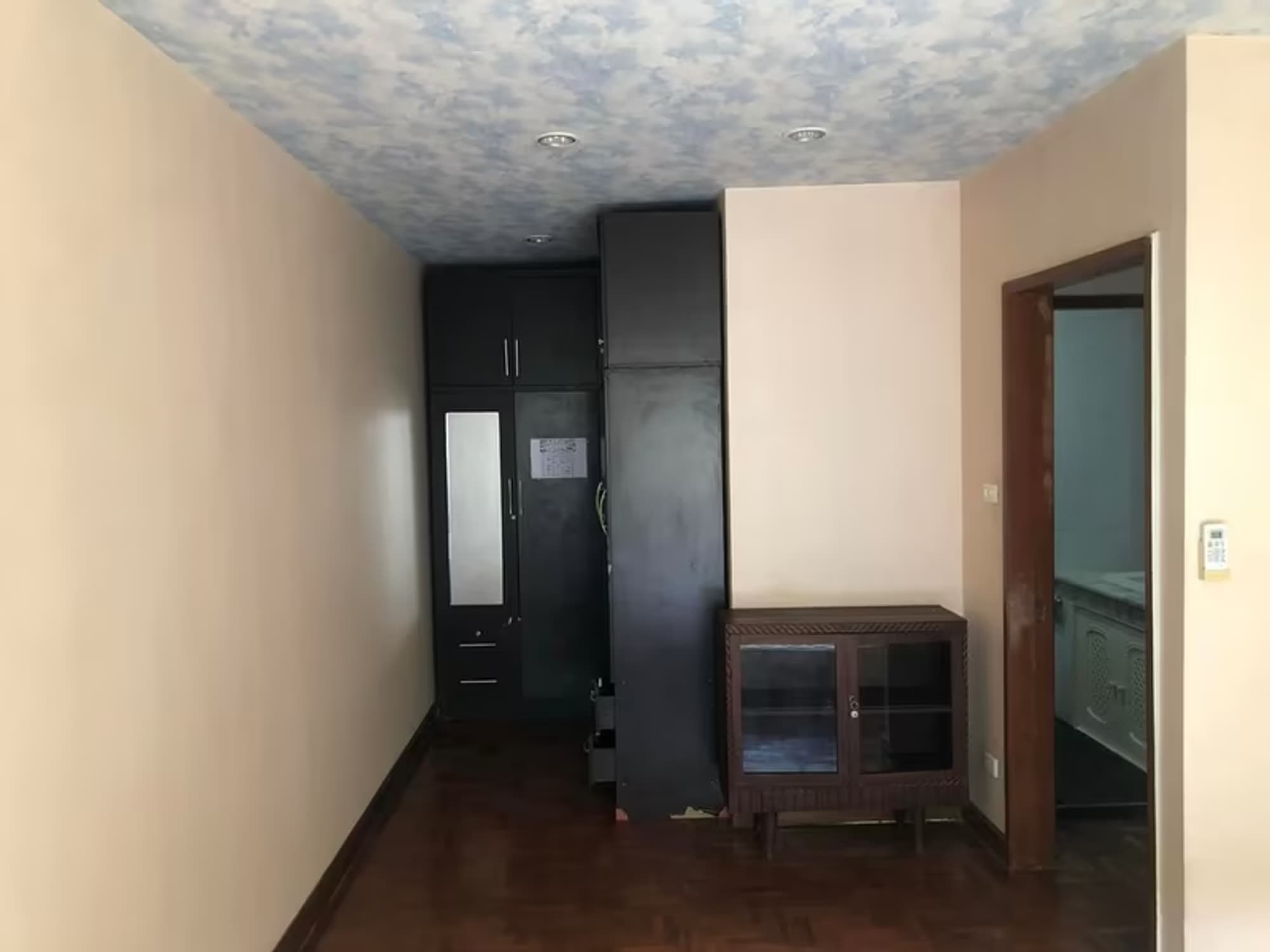 1 Bedroom Condo - Image 1
