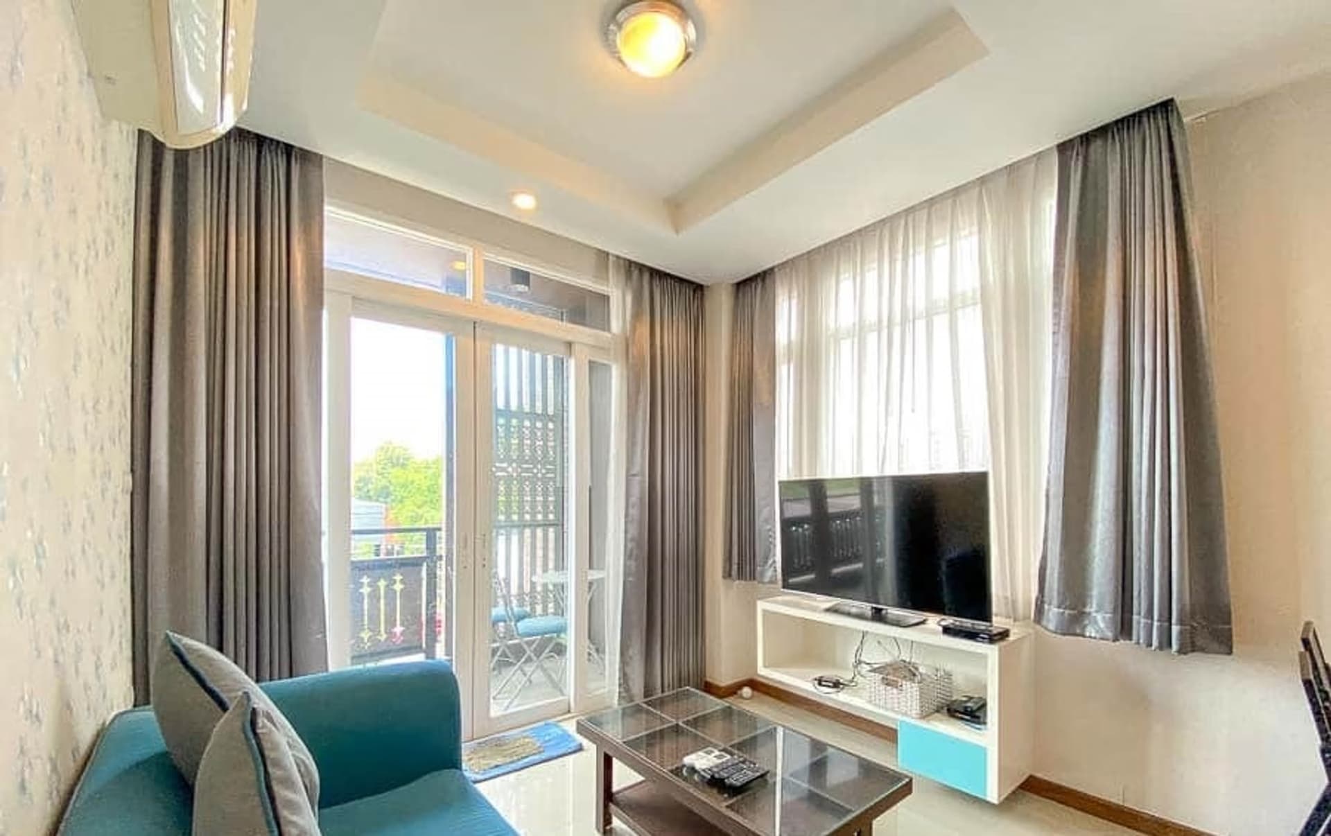 1 Bedroom Condo - Image 1