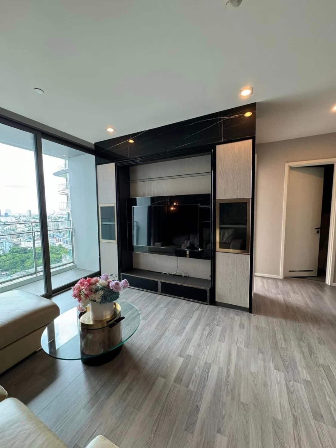 1 Bed Condo for Rent and Sale in Phra Khanong - Image 11