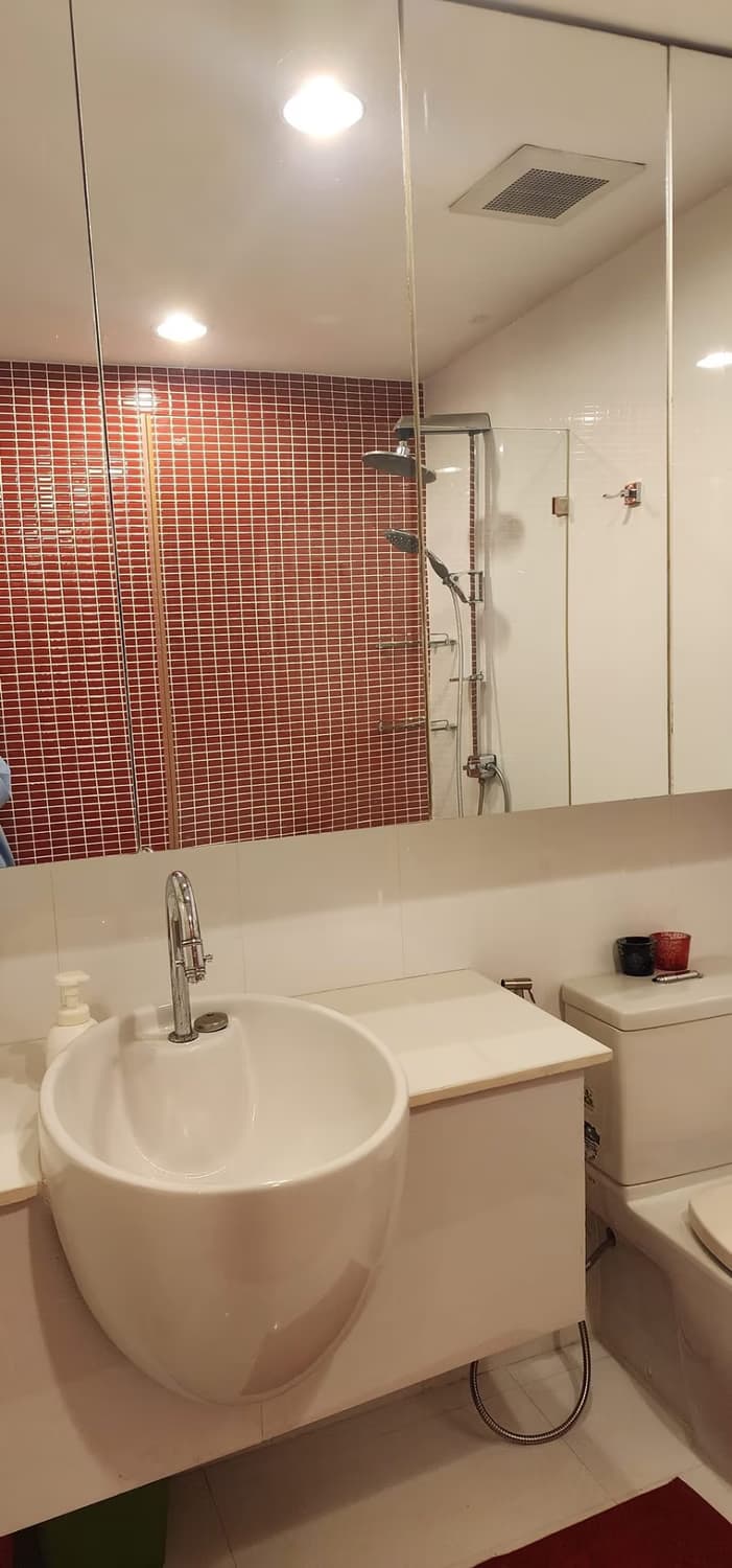 1 Bed Condo for Sale in Huai Khwang - Image 7
