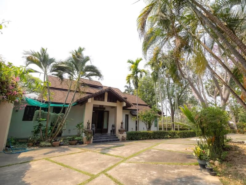 6 Bed House for Sale in Hang Dong District