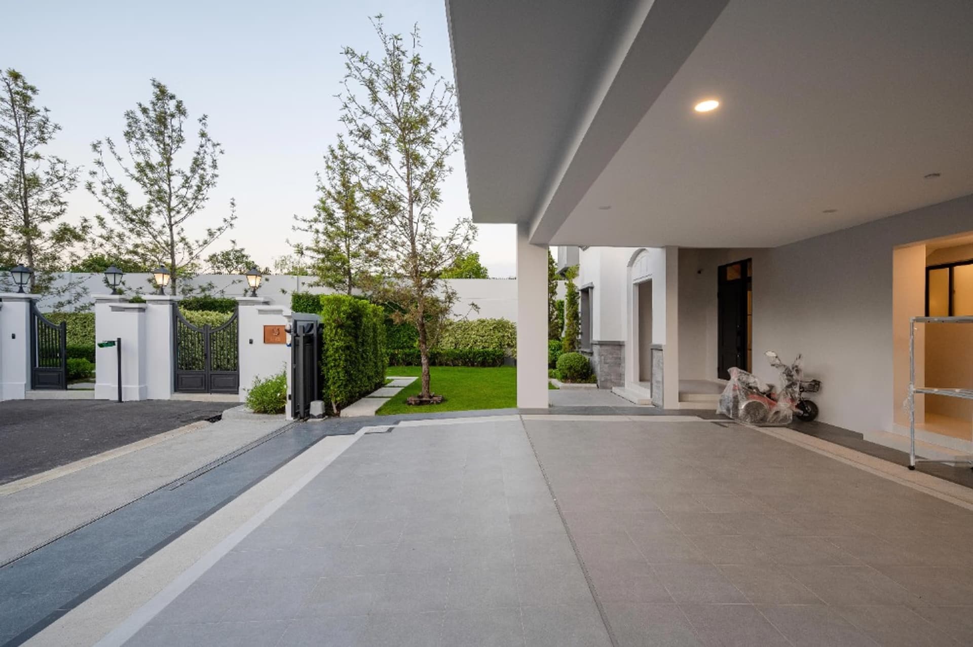 House for Rent, Sale at  Nantawan Rama 9 - Krungthepkreetha - Image 4
