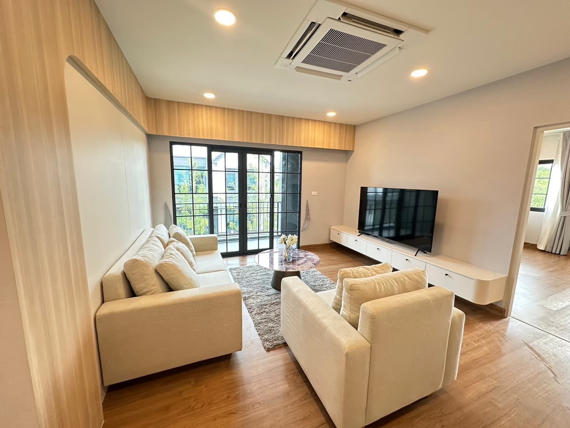 4 Bed House for Rent and Sale in Bang Phli - Image 6