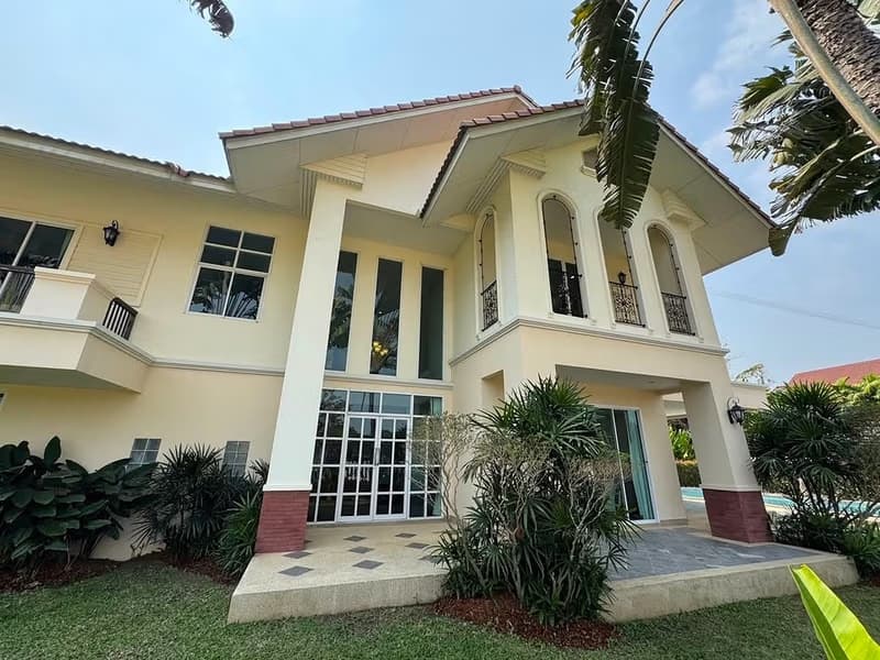 Pool villa for rent at Lannathara village Hang dong  