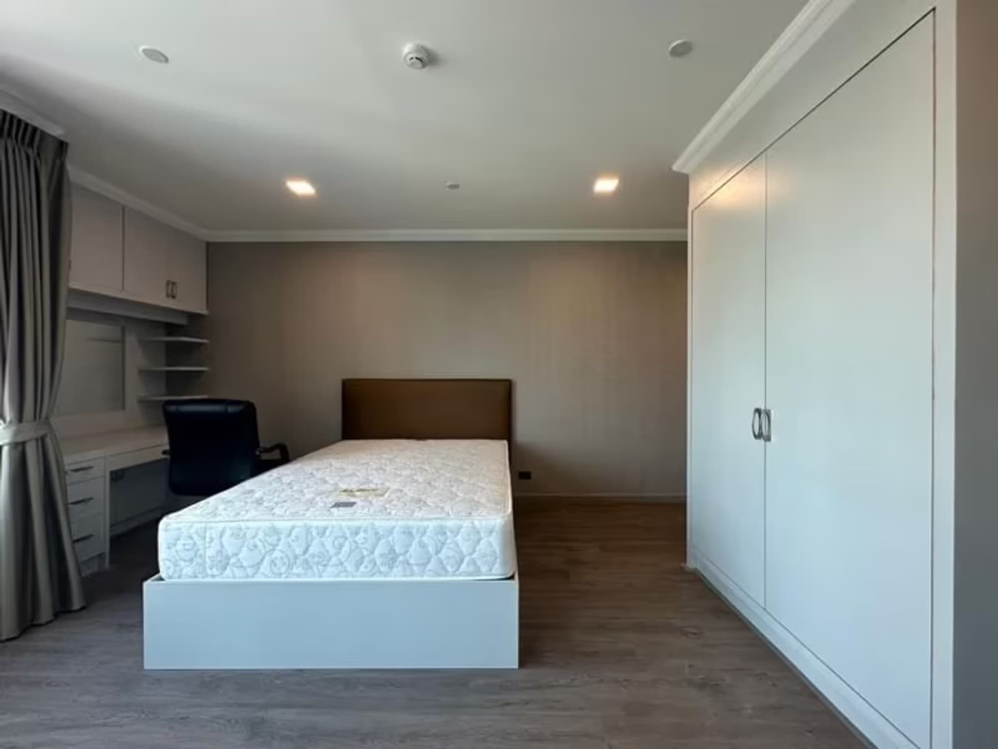 4 Bedroom Condo - Image 7