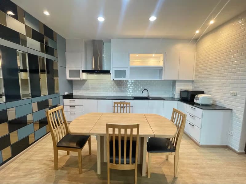 Condo for Rent at Noble Ora
