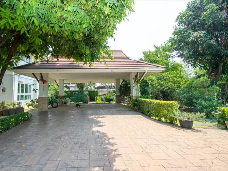 6 Bedroom House
