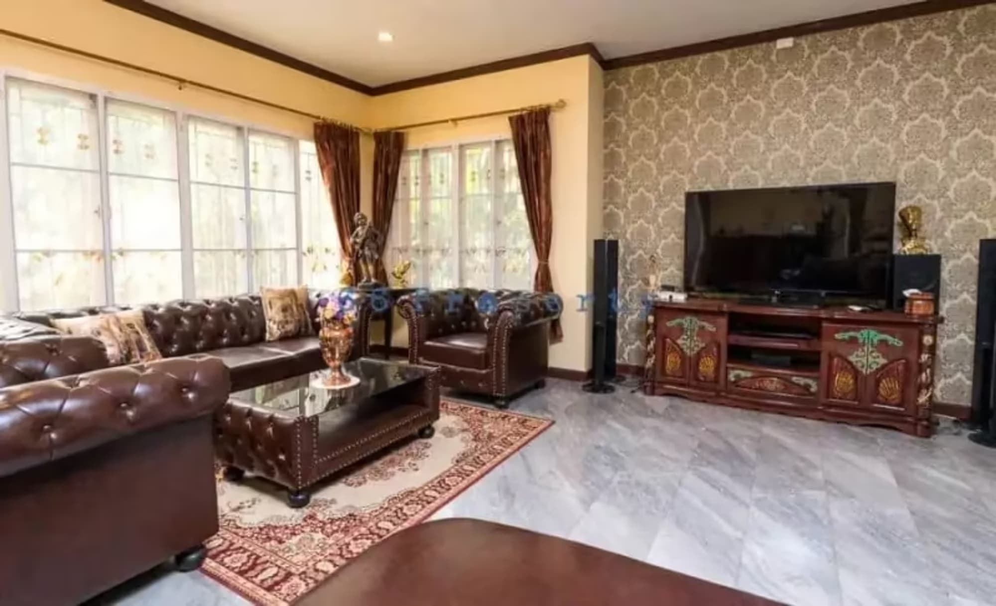6 Bedroom House - Image 11