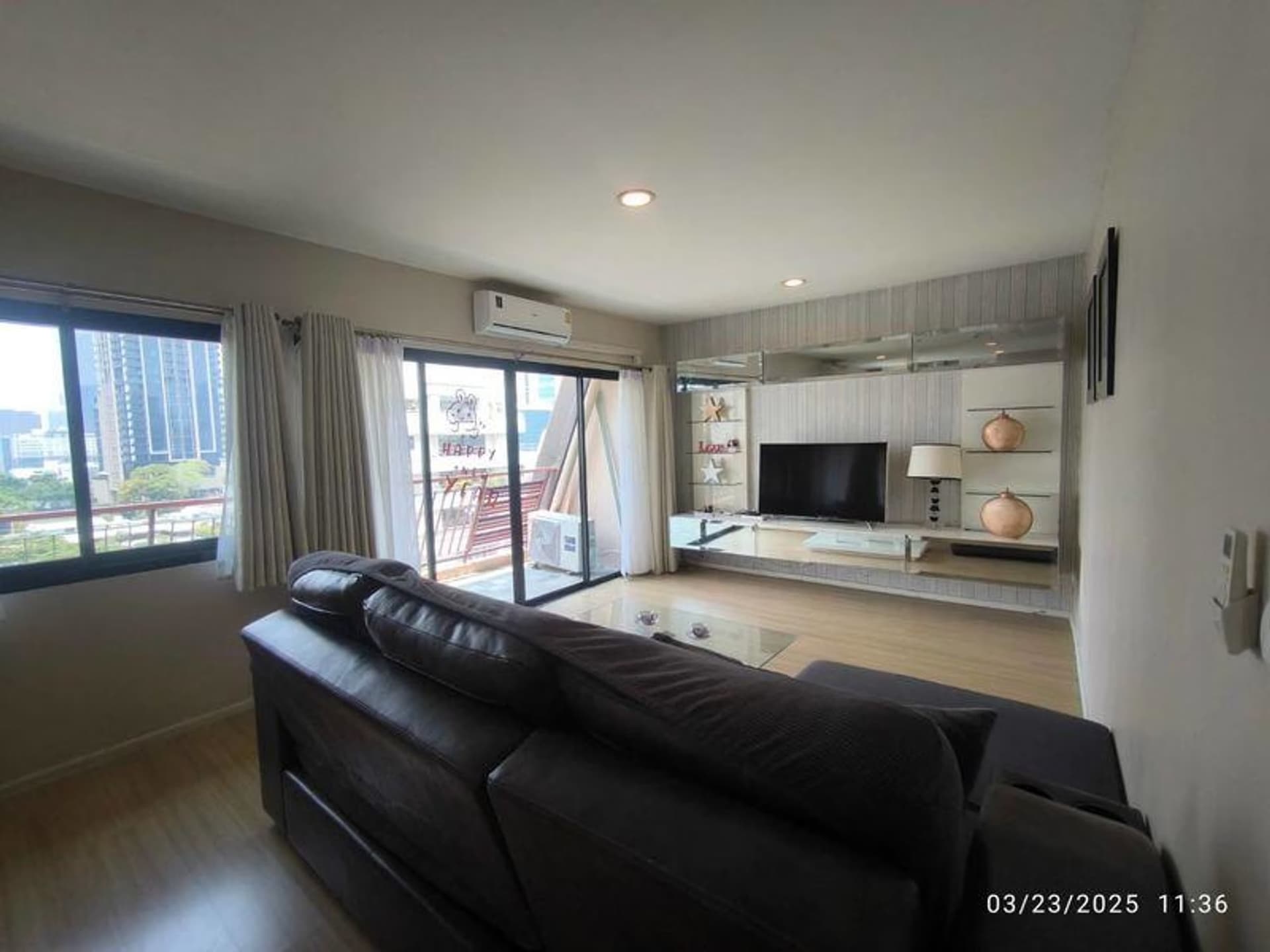 1 Bed Condo for Rent and Sale in Pathum Wan - Image 3